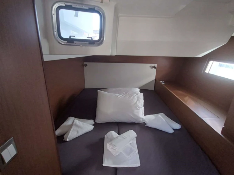 Charter a Bénéteau Oceanis 51.1 in Préveza on Samboat