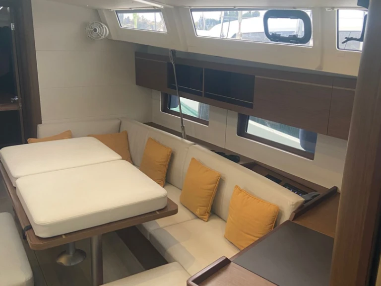 Sailboat hire in Alimos - Bénéteau Oceanis 46.1