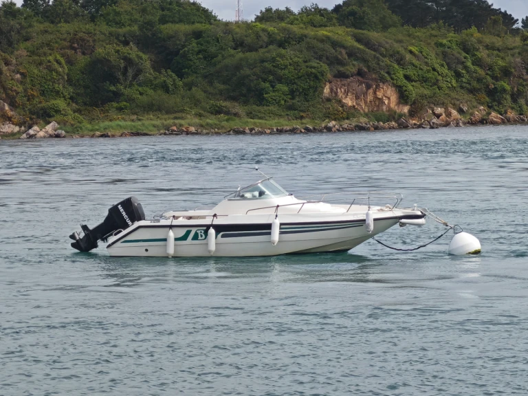 Motorboat to hire Plouhinec at the best price