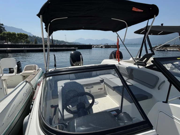 Charter a Bayliner VR4OE in Aix-les-Bains on Samboat