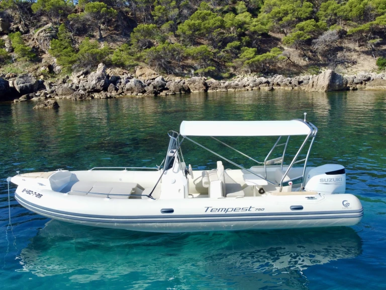 Charter a Capelli Tempest 650 in Roses on Samboat