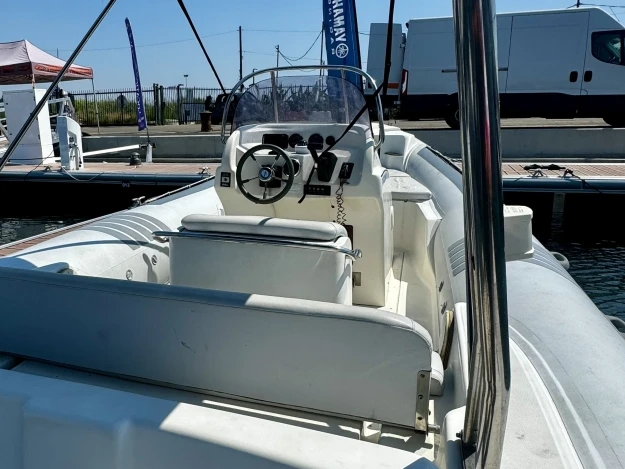 Hire a Lomac Lomac 760 IN Sète