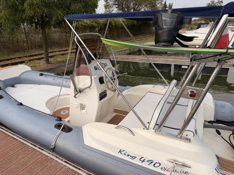 Charter a Nuova Jolly King 490 in Metz on Samboat