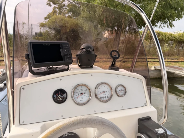 Hire RIB Nuova Jolly with a boat licence