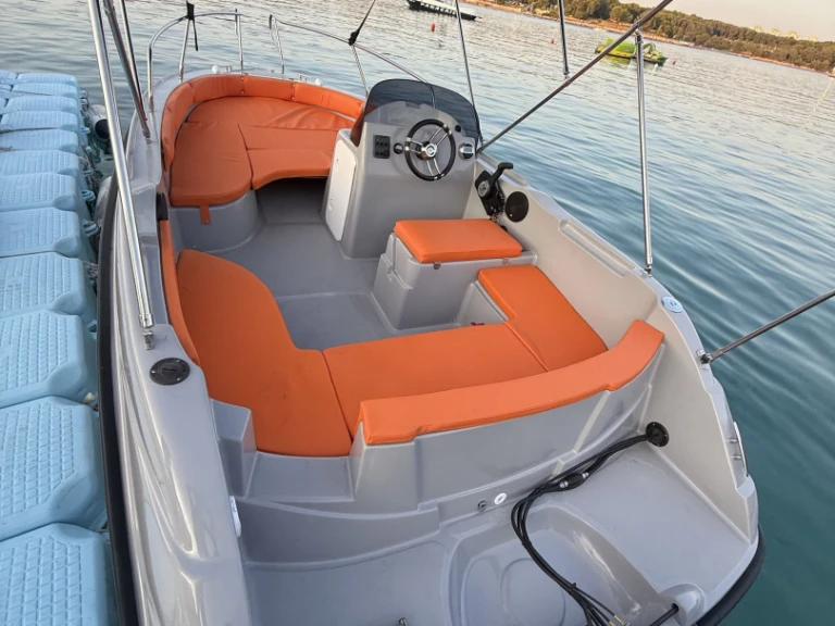 Charter a sport-mare Luka in Pula on Samboat