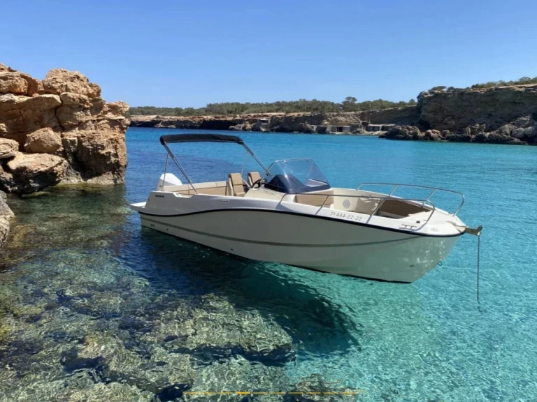 Motorboat hire in Mandelieu-la-Napoule - Quicksilver Activ 755 Open