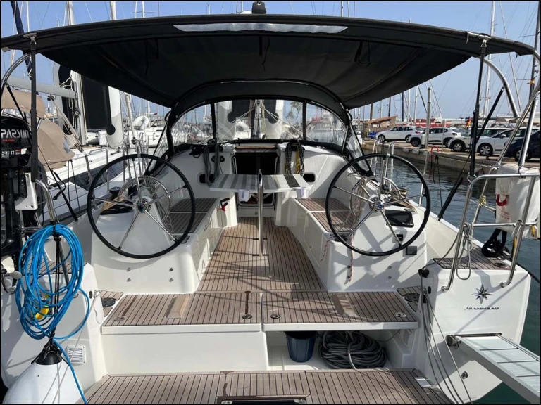 Yacht hire Gouvia cheap Sun Odyssey 380