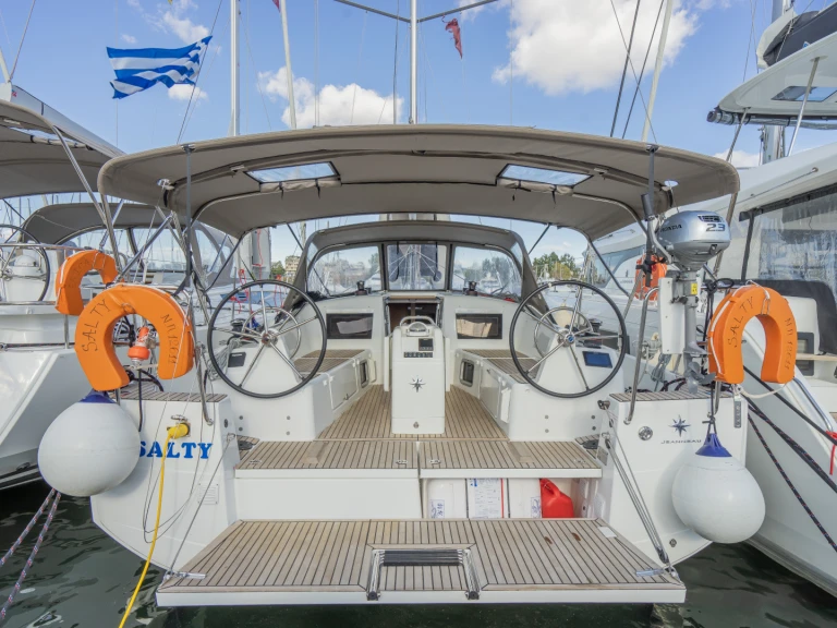 Hire Sailboat Jeanneau with a boat licence