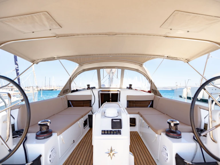 Hire Sailboat with or without skipper Jeanneau Lávrio