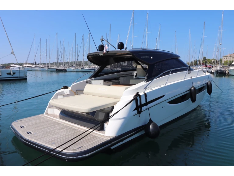 Hire Motorboat Focus with a boat licence