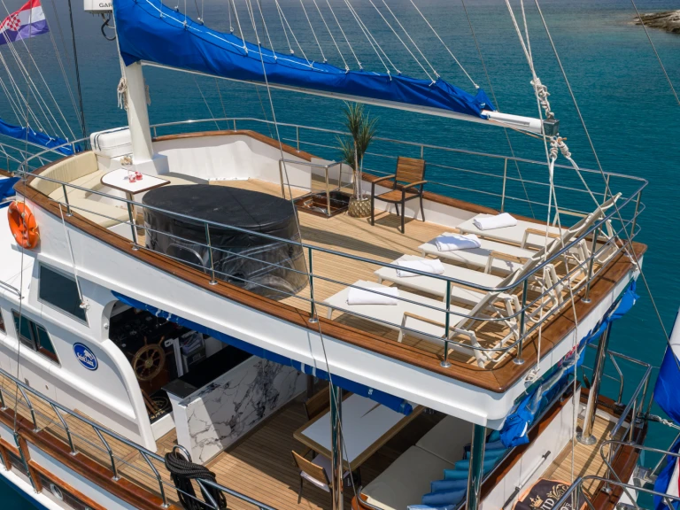 Hire Sailboat Custom Made with a boat licence