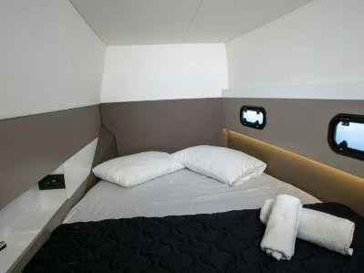 Catamaran to hire Lávrio at the best price
