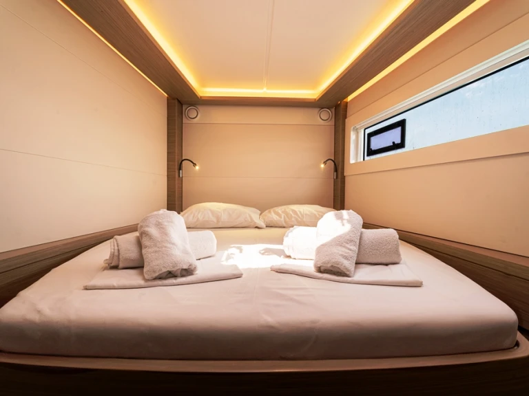 Hire a Lagoon Lagoon 46 Piso Livadi