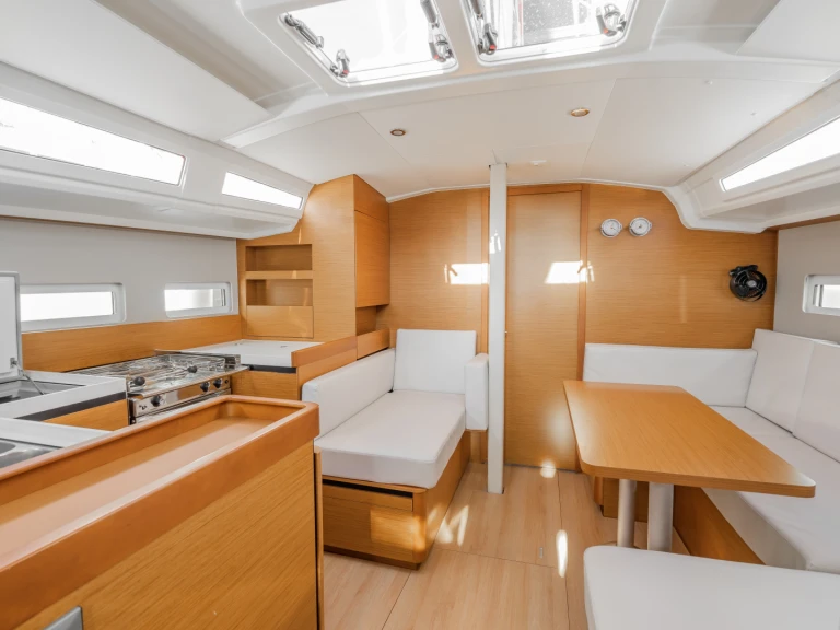 Yacht charter Préveza - Jeanneau Sun Odyssey 410 on SamBoat