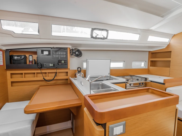 Hire a Jeanneau Sun Odyssey 410 Préveza