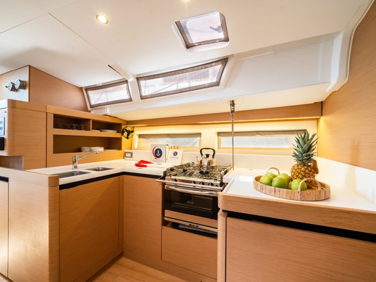 Hire a Jeanneau Sun Odyssey 490 Lávrio