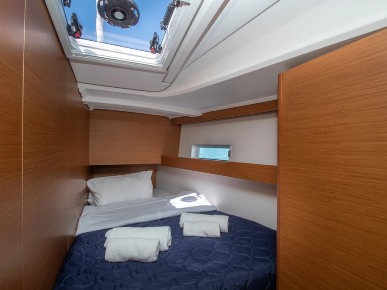 Yacht charter Kos - Jeanneau Sun Odyssey 490 on SamBoat