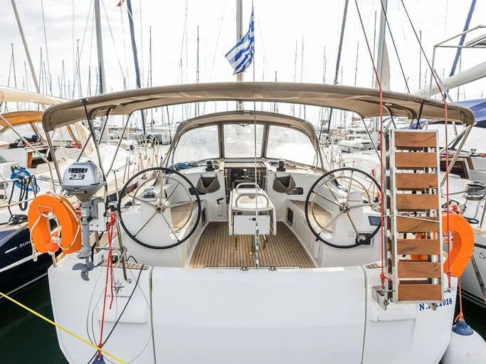 Hire Sailboat with or without skipper Jeanneau Neo Klima