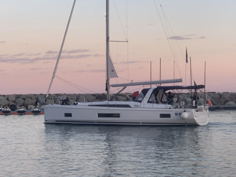 Charter a Bénéteau Oceanis 46.1 in Castellammare del Golfo on Samboat