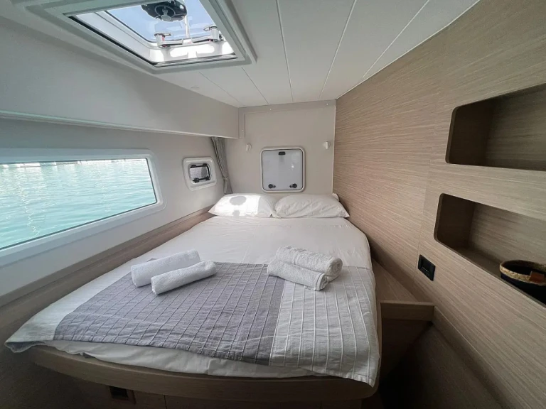 Hire Catamaran Lagoon with a boat licence