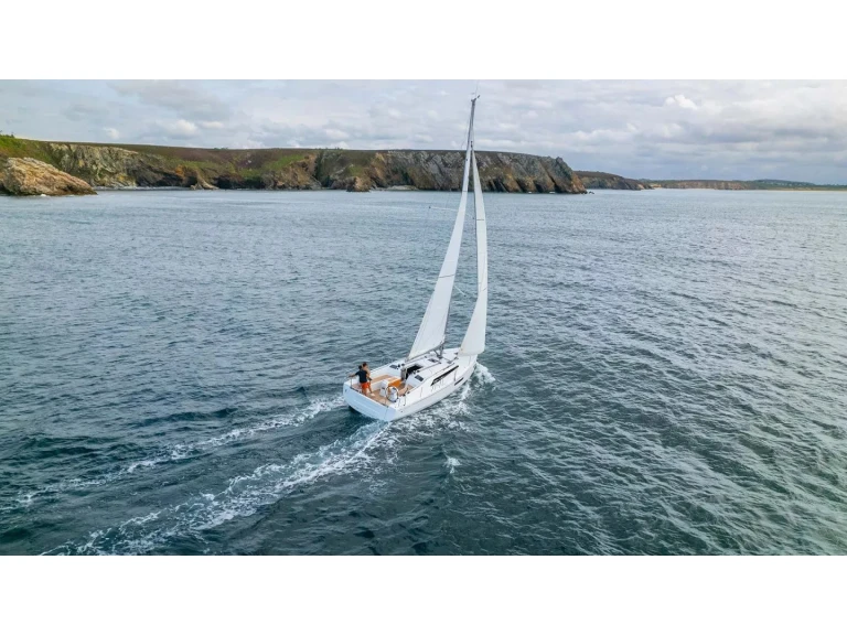 Sailboat to hire Furnari at the best price