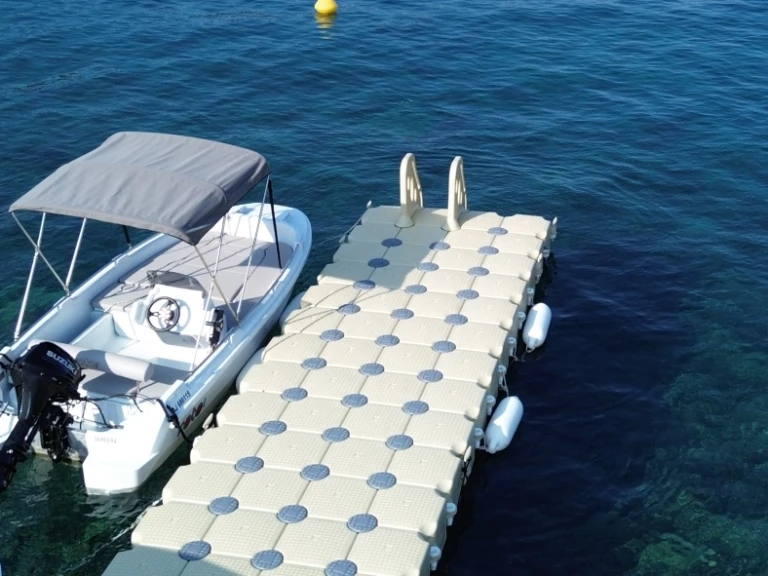 Motorboat to hire Serriera at the best price