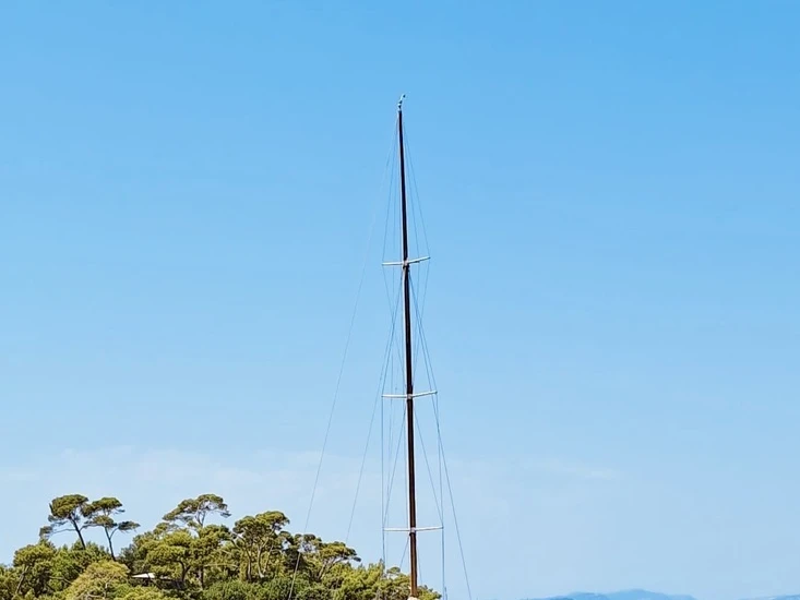 Yacht hire Porquerolles cheap 8mJI n°752