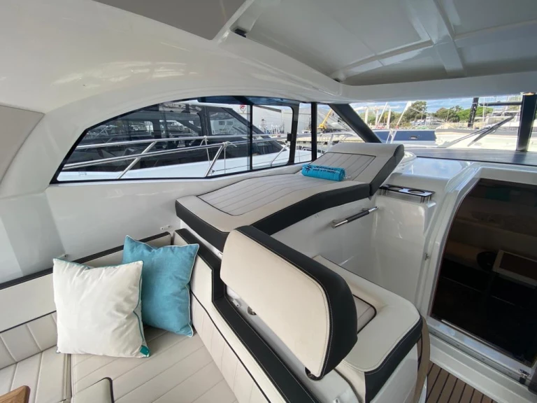 Charter a Jeanneau Leader 36 in Port des Marines de Cogolin on Samboat