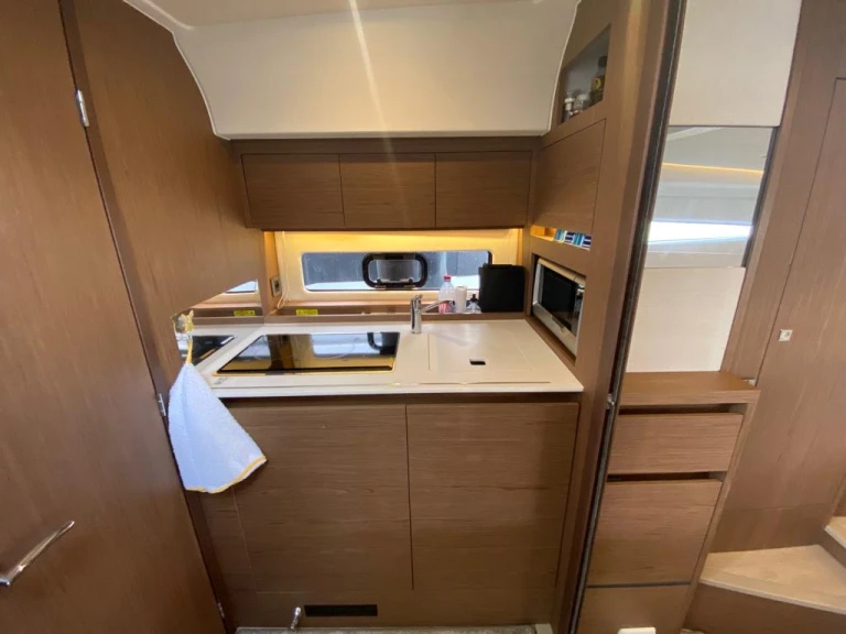 Motorboat to hire Port des Marines de Cogolin at the best price