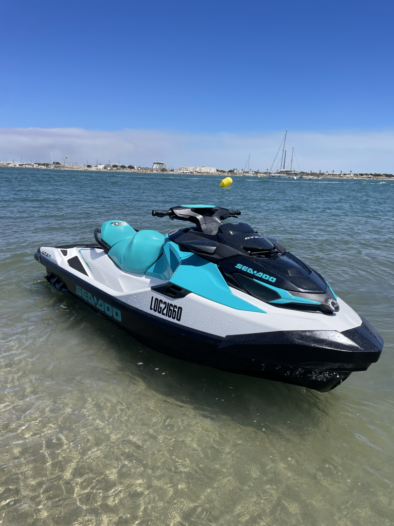 Jet ski hire in Le Grau-du-Roi - Sea-Doo GTX 
