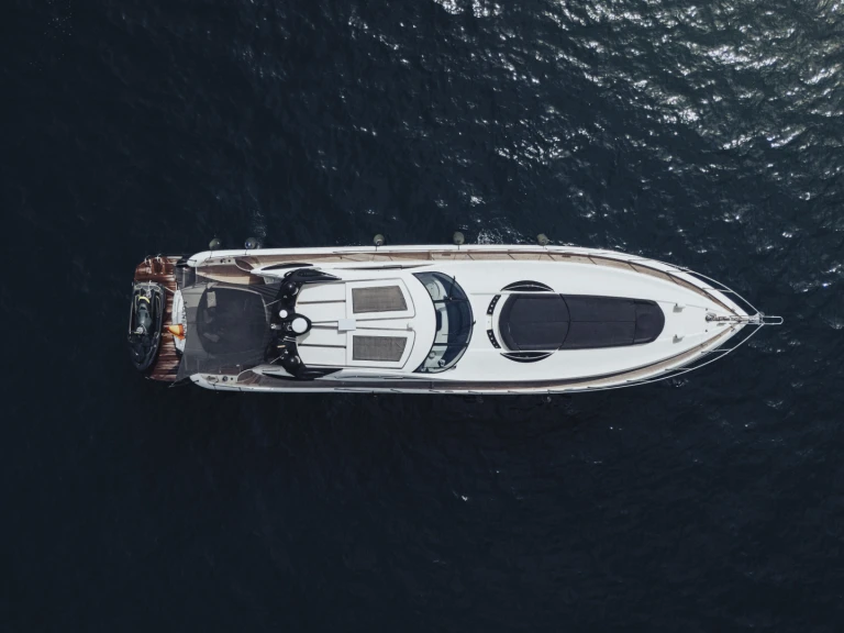 Hire Luxury Yacht Sunseeker with a boat licence