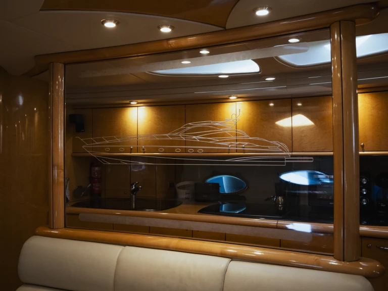 Yacht charter Palma de Mallorca - Sunseeker Predator 75 on SamBoat