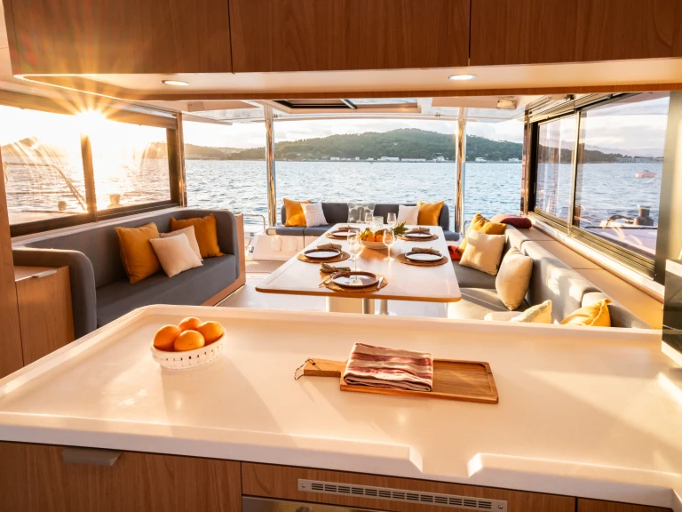 Hire a Bali Bali 5.2 Saint-Mandrier-sur-Mer