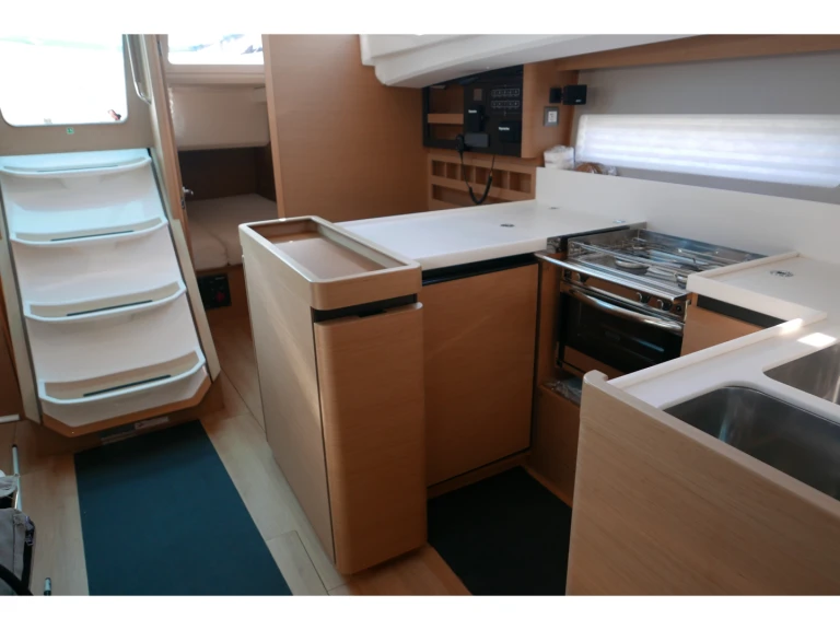 Sailboat to hire San Vincenzo at the best price