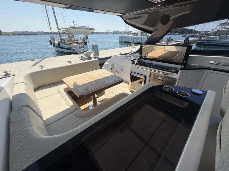Hire Motorboat with or without skipper Focus Pula