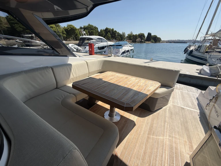 Hire Motorboat Focus with a boat licence