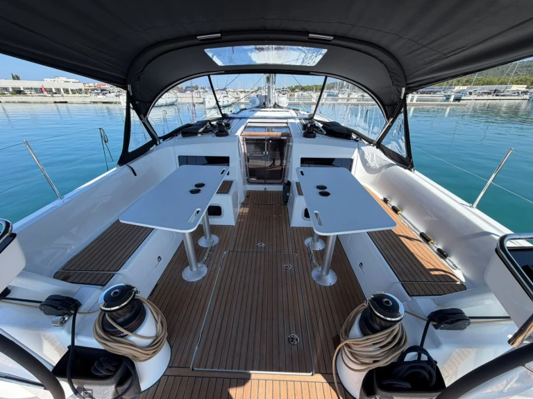 Hire Sailboat with or without skipper Jeanneau Sukošan
