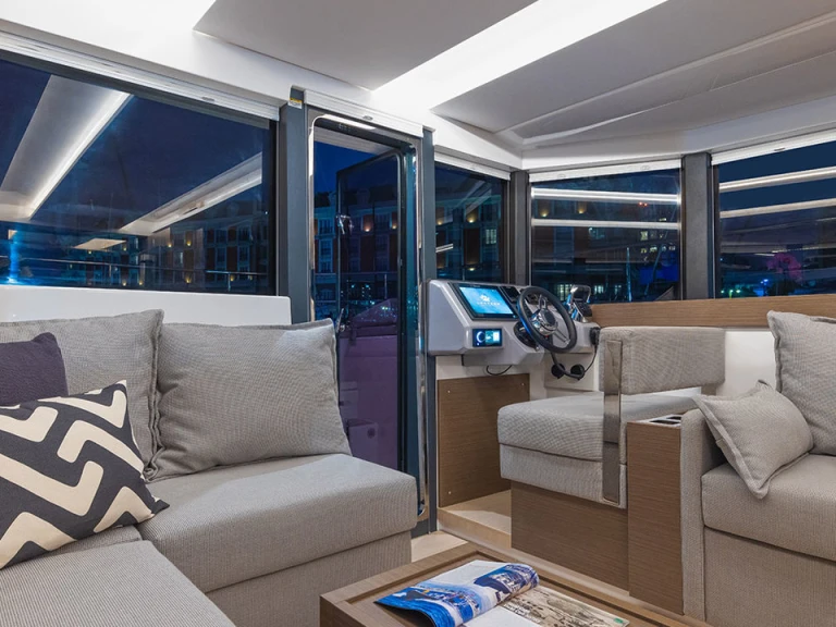 Charter a Leopard Leopard 40 Powercat in Road Town on Samboat