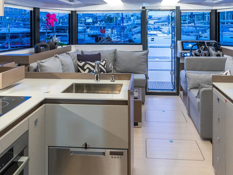 Hire Motorboat Leopard with a boat licence