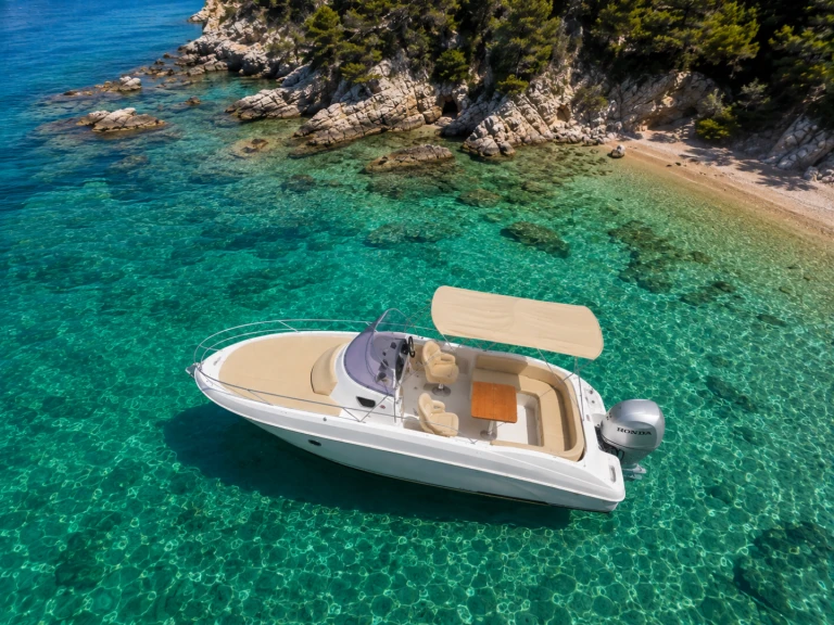 Hire a Bénéteau Flyer 750 Sun Deck Mandelieu-la-Napoule