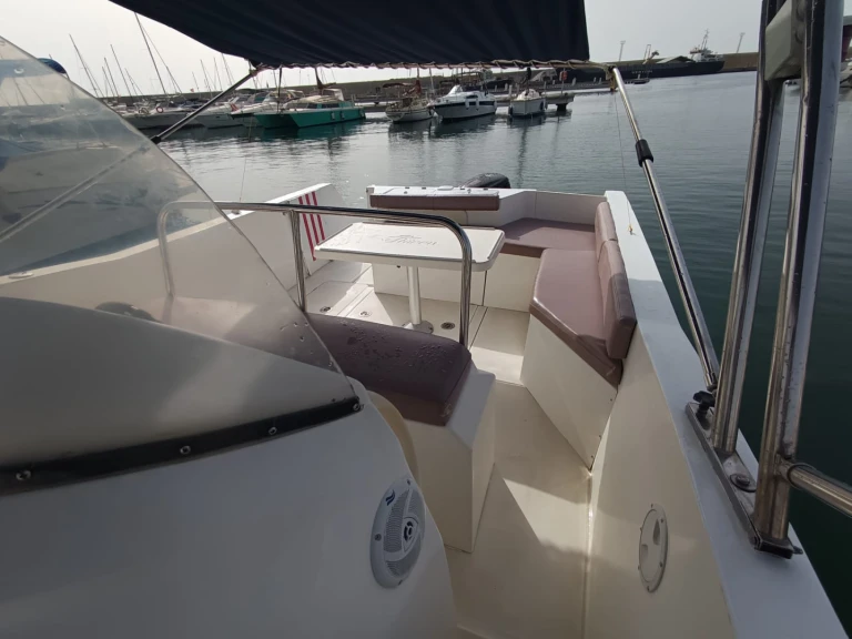 Charter a Shiren Shiren 27 CC in Garrucha on Samboat
