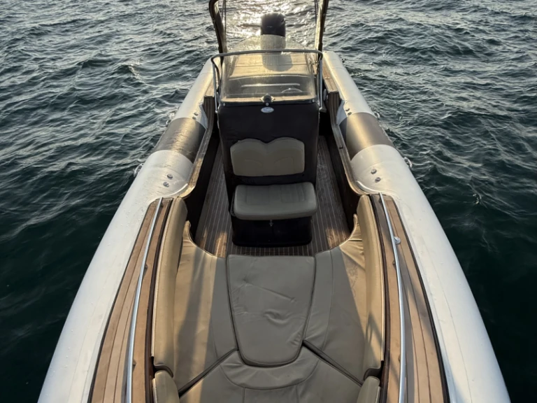 Hire RIB Wimbi Boats with a boat licence