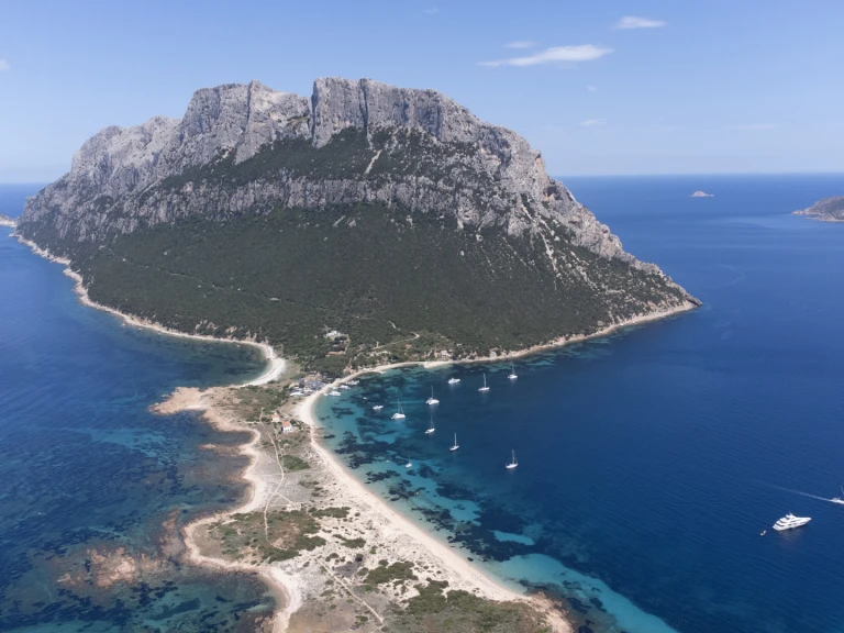 Hire Sailboat Oyster Marine with a boat licence