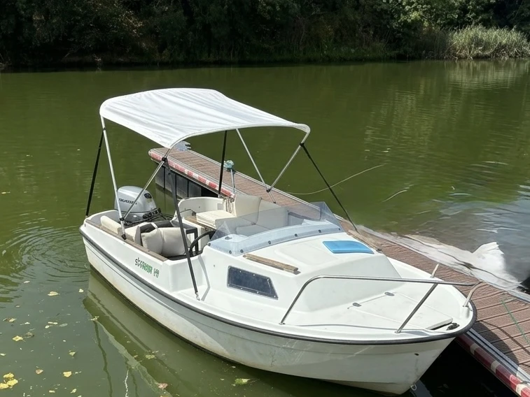 Hire Motorboat Bénéteau with a boat licence