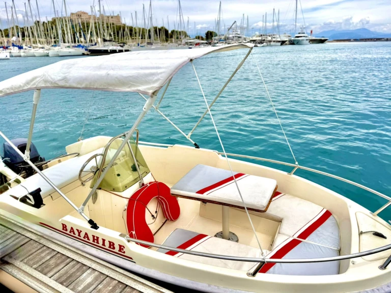 Motorboat to hire Antibes at the best price