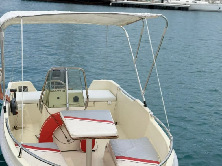 Hire a Ultramar Ultra 405 Antibes