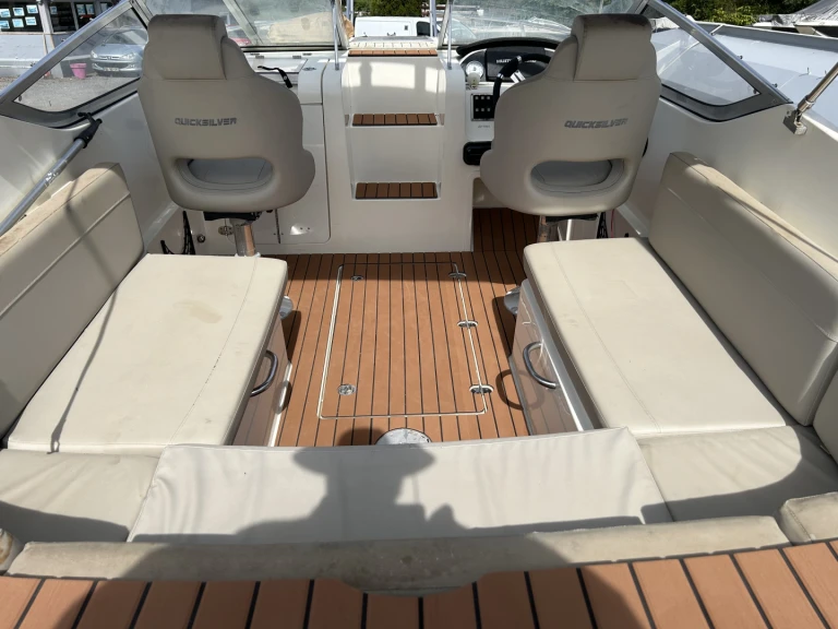Motorboat to hire Meaux at the best price