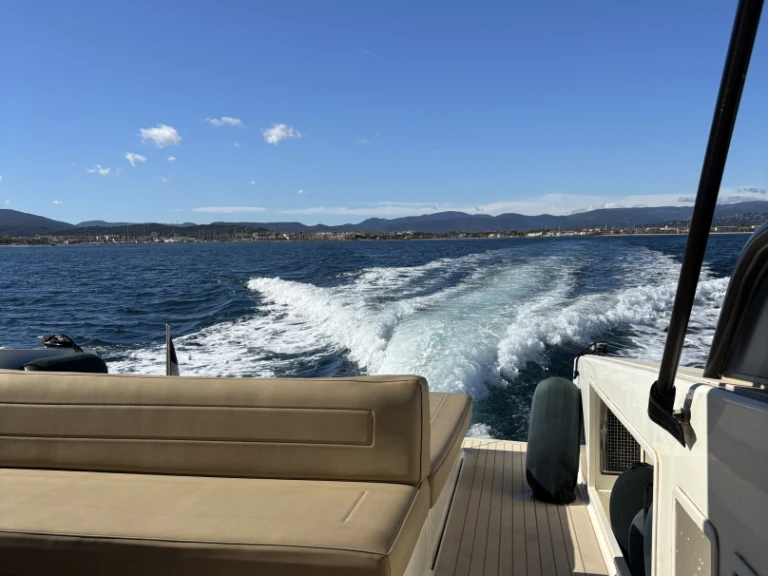 Charter a VanDutch VanDutch 40 in Saint-Tropez on Samboat