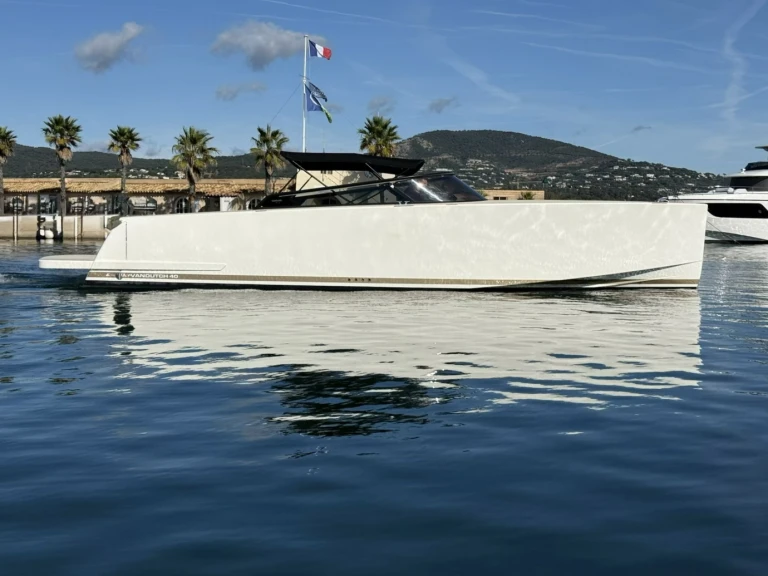 Hire Motorboat VanDutch with a boat licence