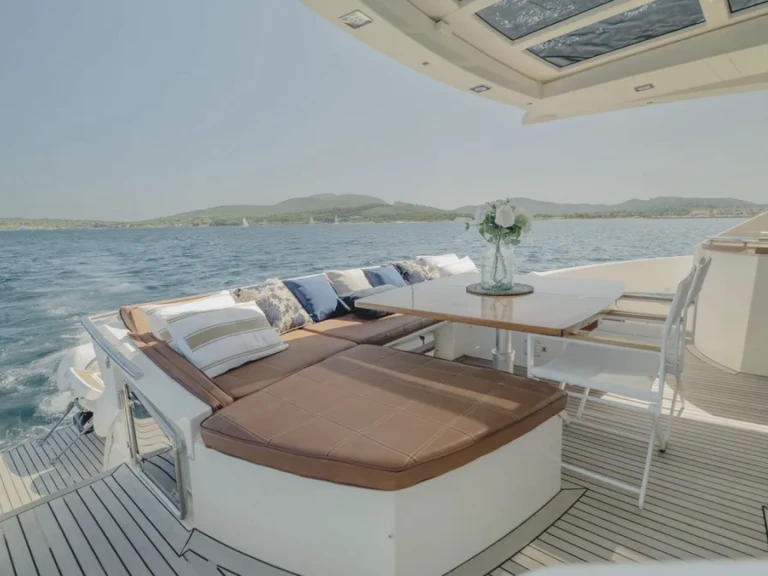 Yacht charter Port des Marines de Cogolin - Princess Princess V70 on SamBoat